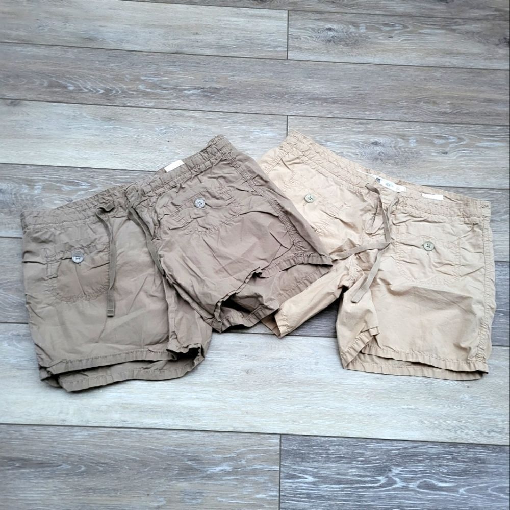 2 pair of Gap Summer Shorts Sz 4 khaki colored darker and lighter hiking casual